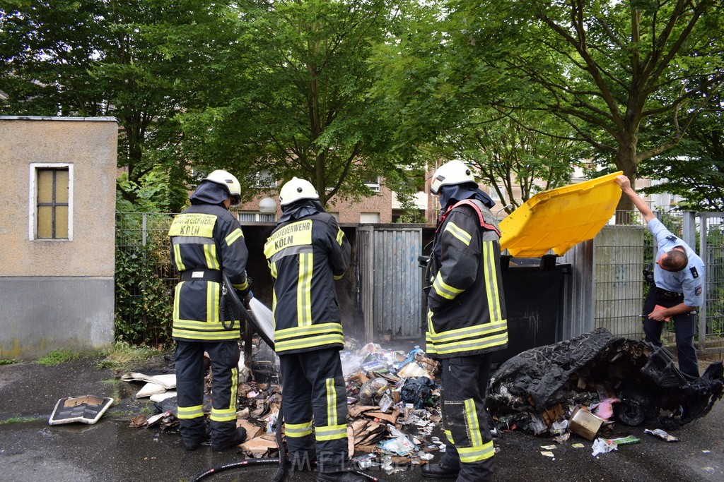 Feuer Koeln Vingst Wuerzburgerstr P21.JPG